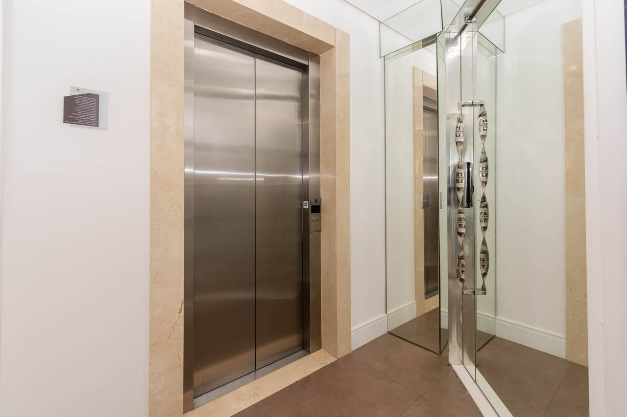 Apartamento à venda com 4 quartos, 240m² - Foto 1