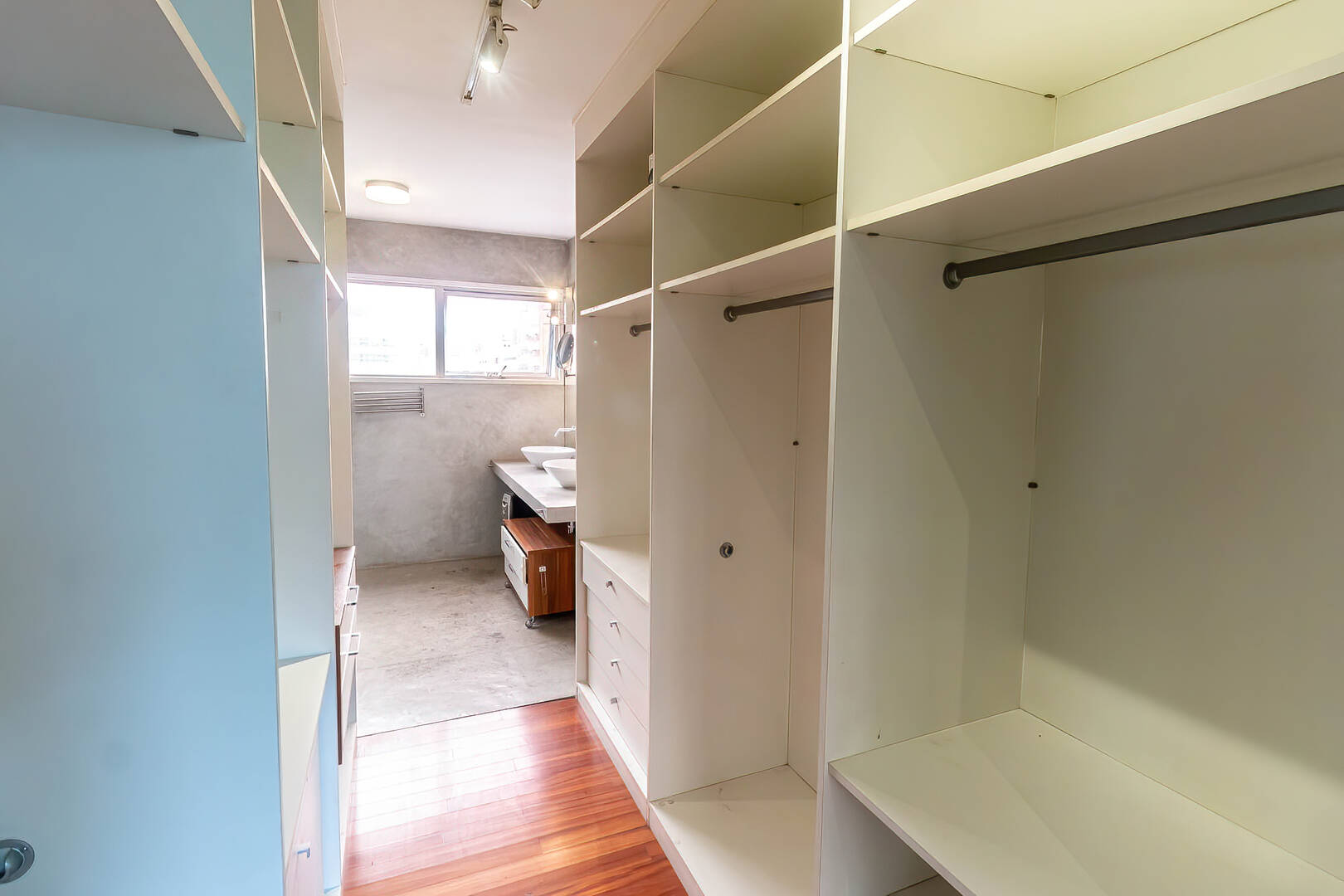 Apartamento para alugar com 2 quartos, 65m² - Foto 30