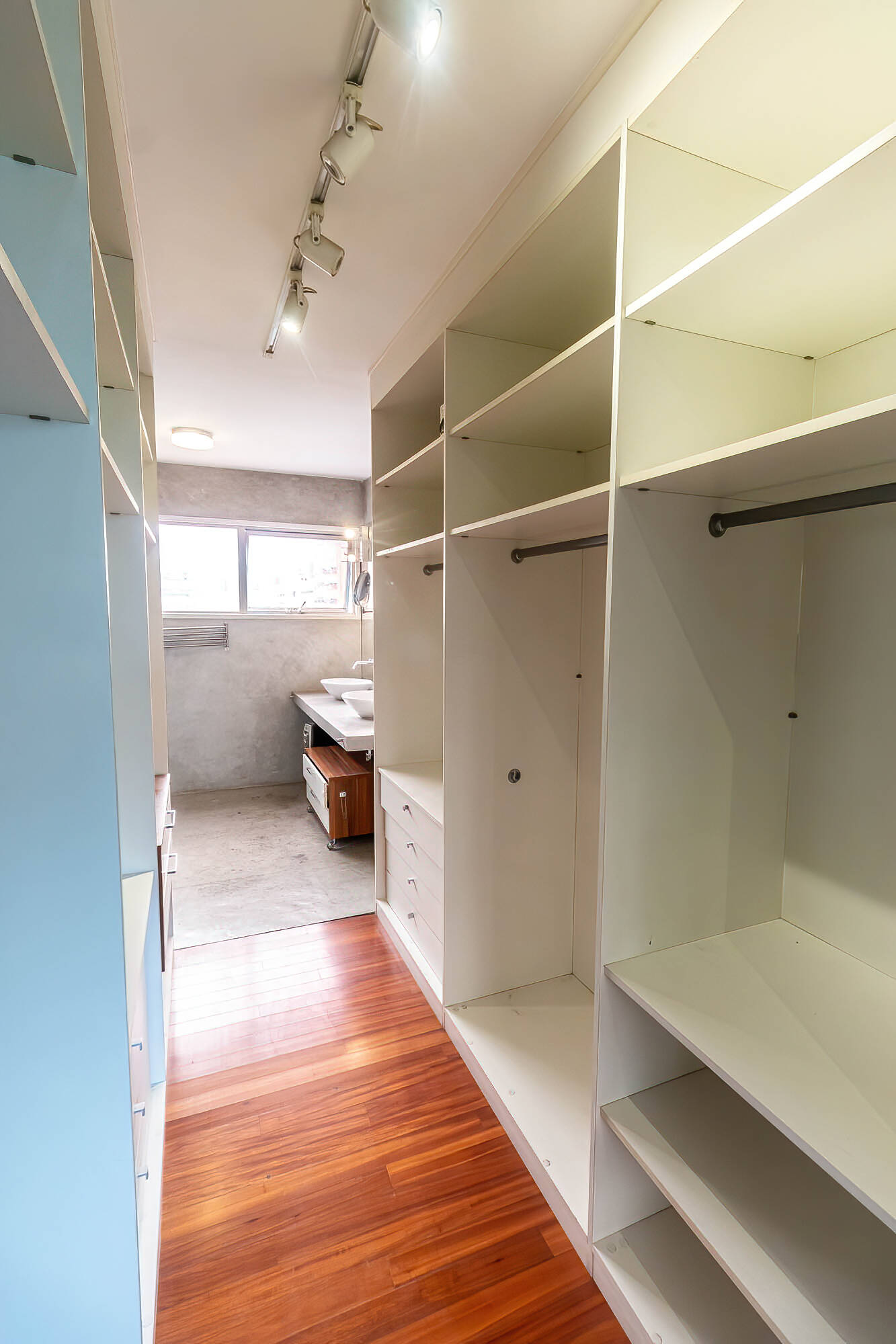 Apartamento para alugar com 2 quartos, 65m² - Foto 31