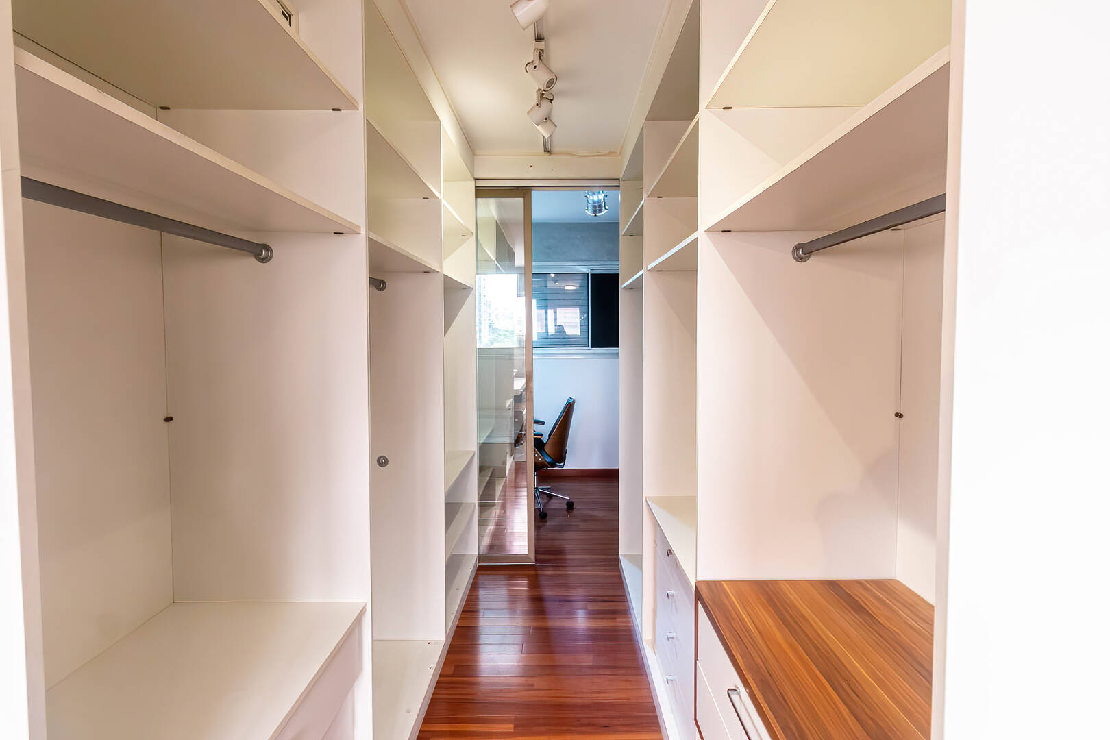 Apartamento para alugar com 2 quartos, 65m² - Foto 32