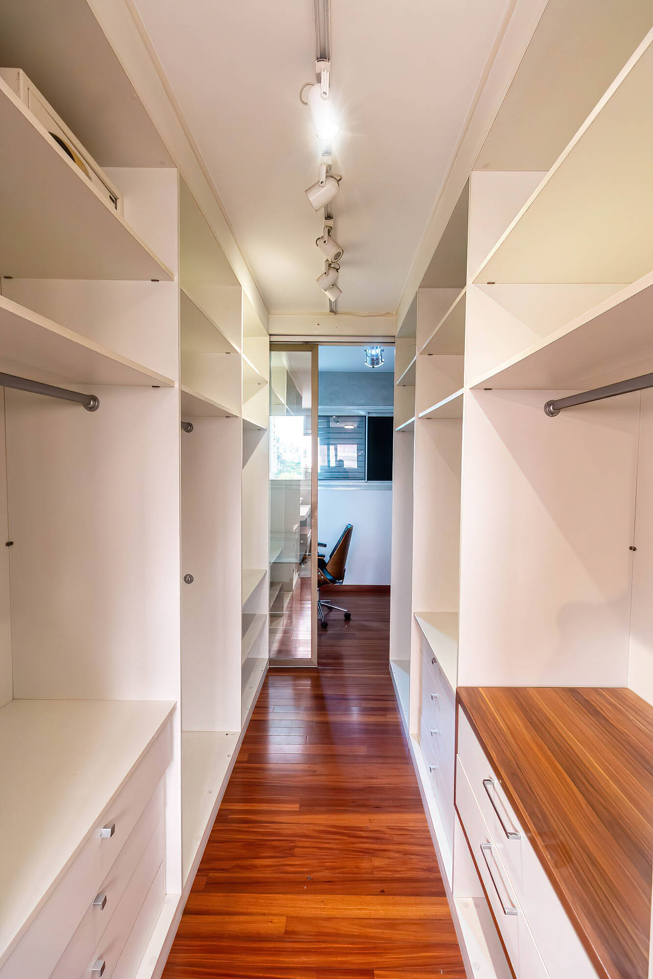 Apartamento para alugar com 2 quartos, 65m² - Foto 33